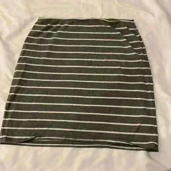 Hollister Mini Skirt - Picture 2 of 3